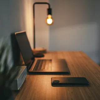 Bureau assis-debout réglable